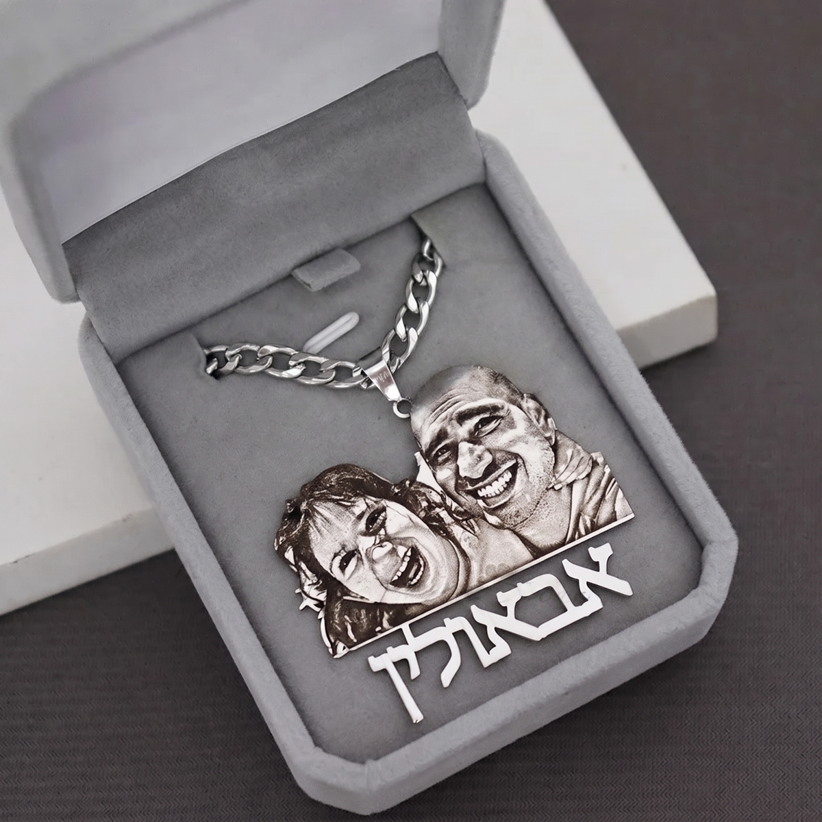 Personalisiertes Halsband mit Foto und graviertem Porträt 
